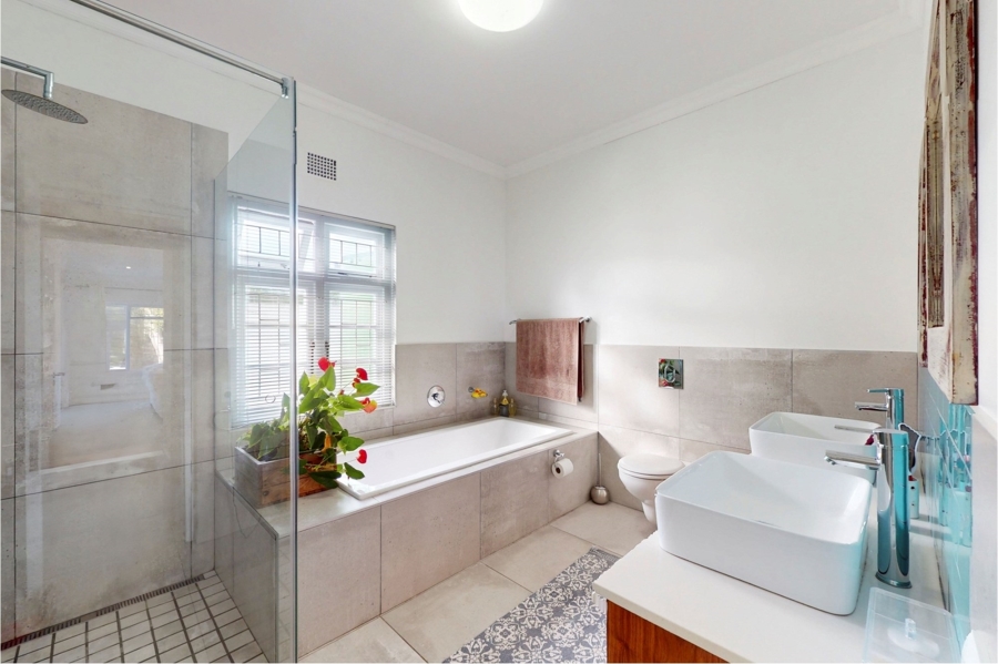 4 Bedroom Property for Sale in Middedorp Western Cape